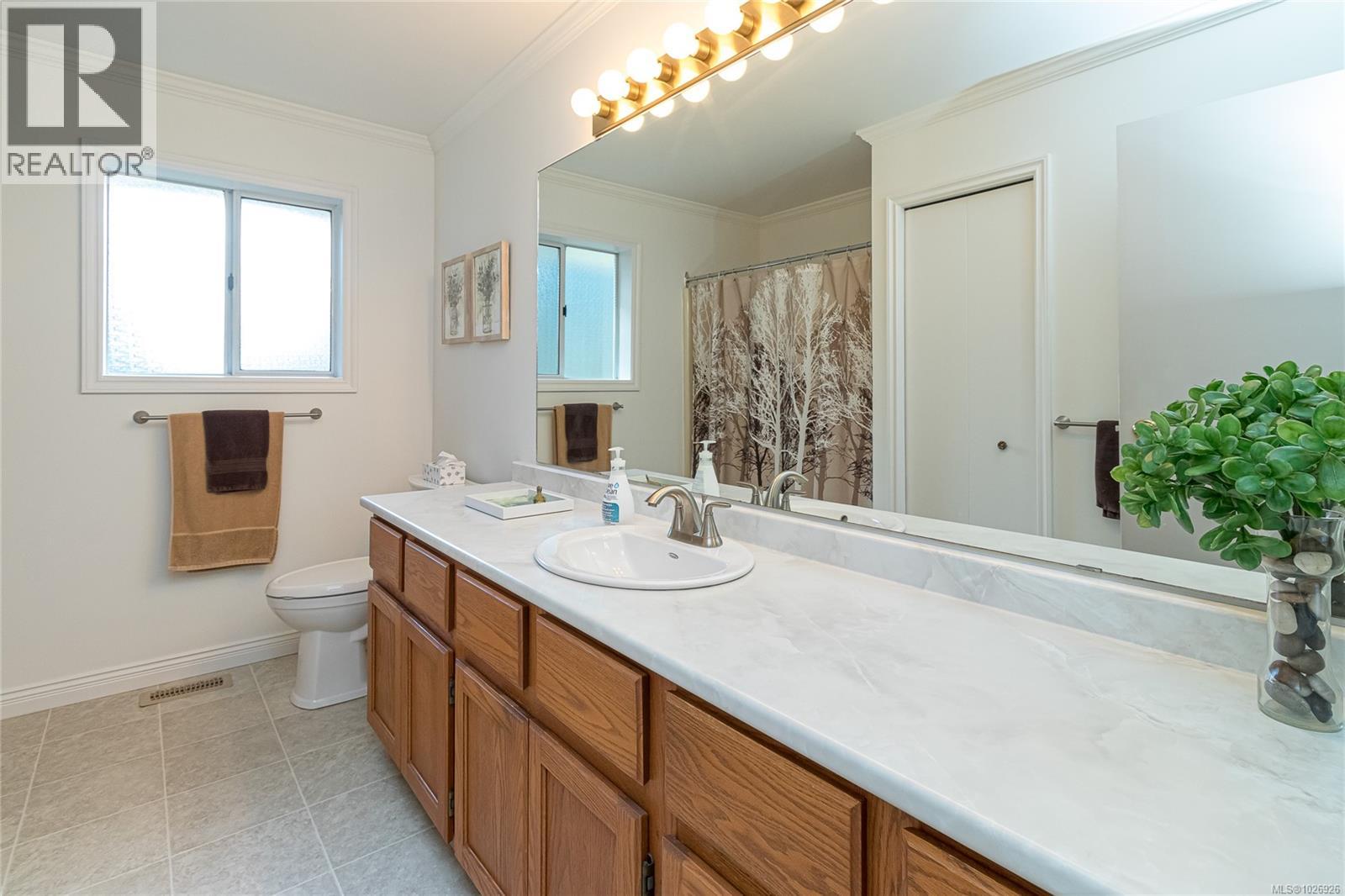 1751 Spieden Pl, North Saanich