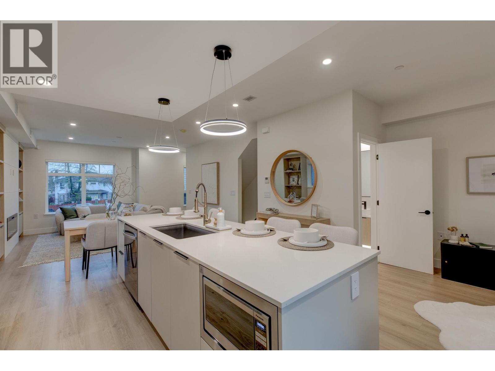 5 339 KEARY STREET, New Westminster