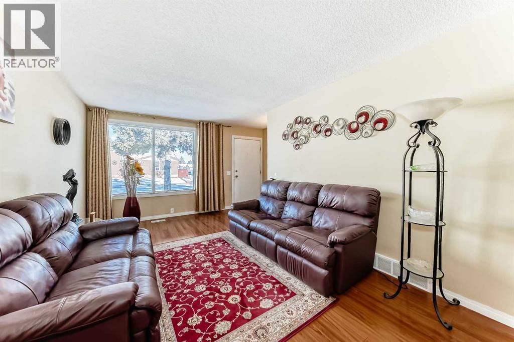 208 Bracewood Road SW - Photo 3 of 46, Calgary, Alberta