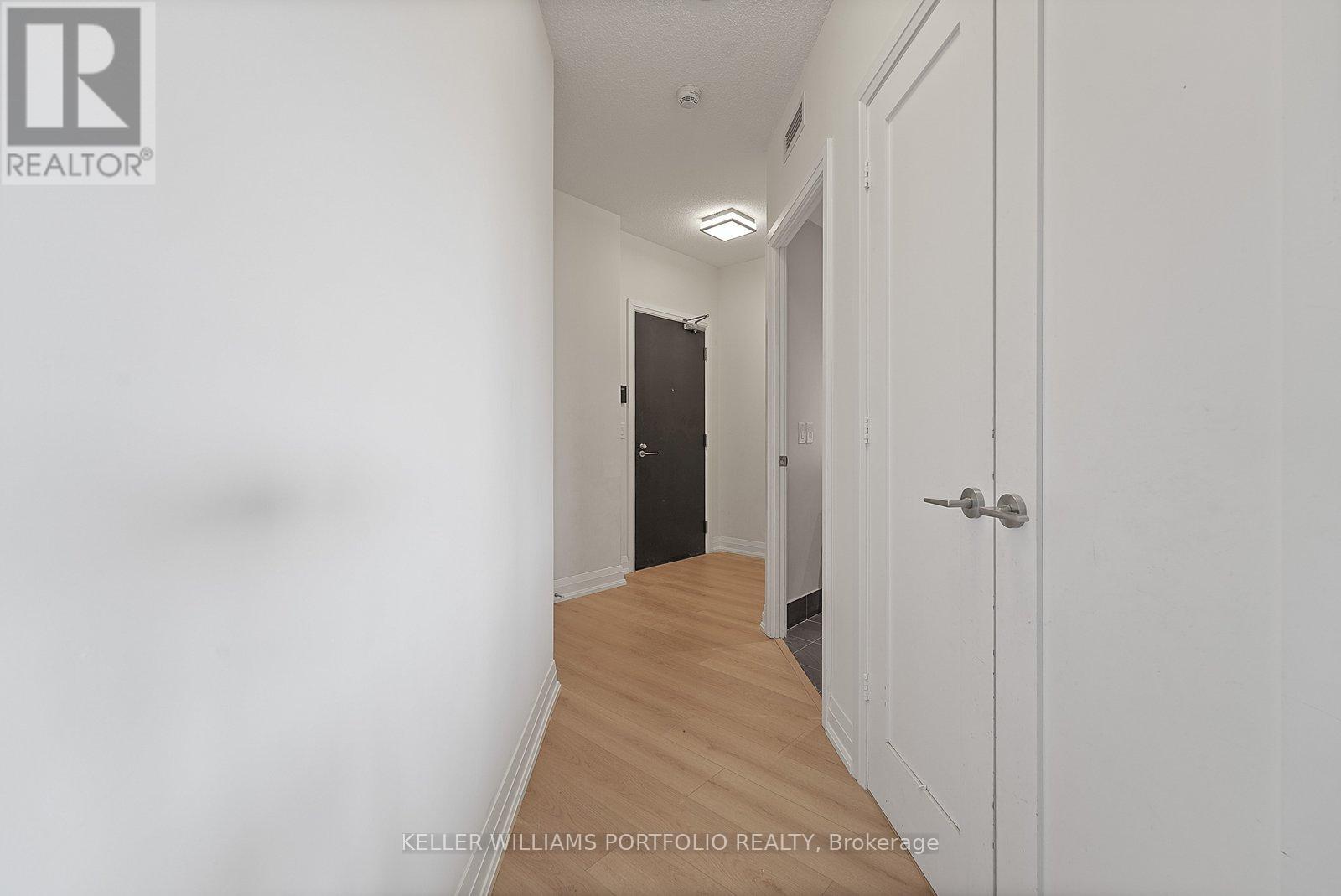 210 - 2 ANNDALE DRIVE - Photo 4 of 38, Toronto (Willowdale East), Ontario