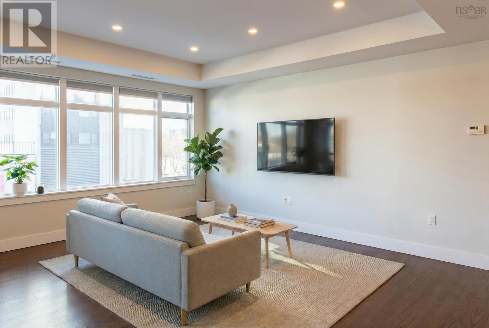 Property 22 of 32 of 302 1990 Vernon Street