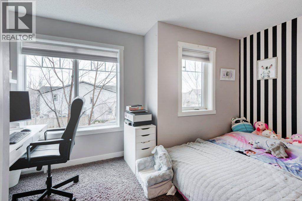 Single Family House for Sale in  Aspen Hills Drive SW Aspen Woods Calgary 