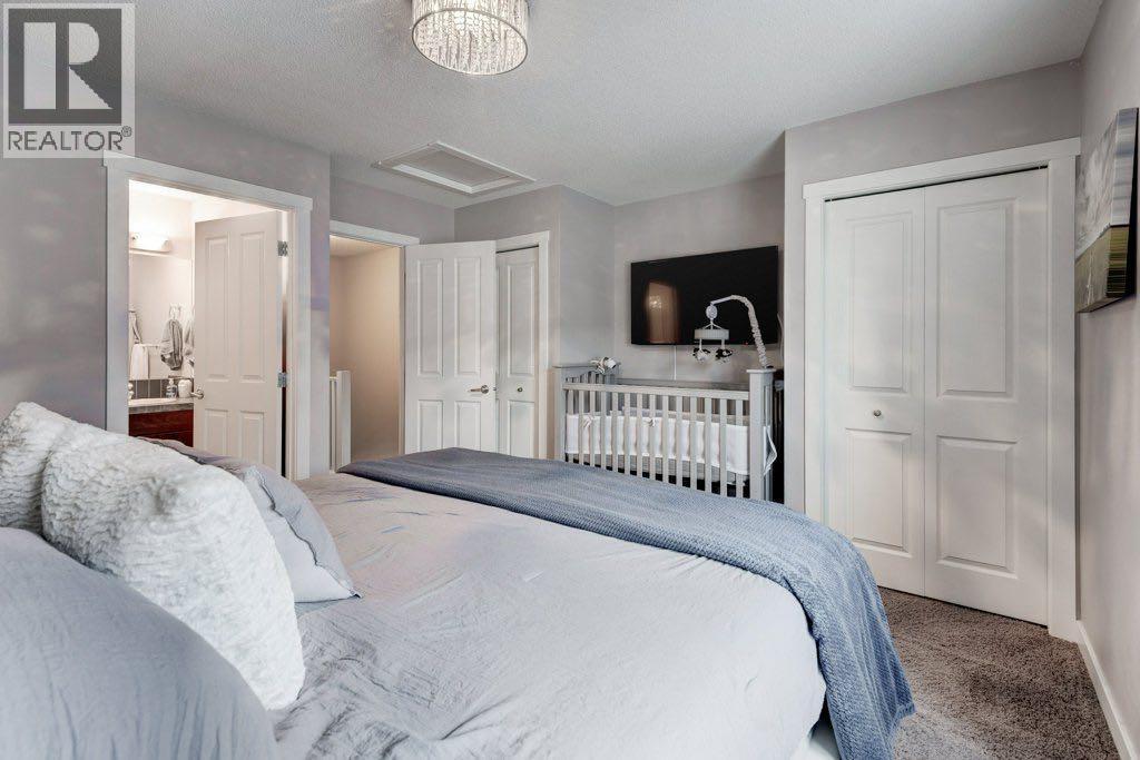 Single Family House for Sale in  Aspen Hills Drive SW Aspen Woods Calgary 