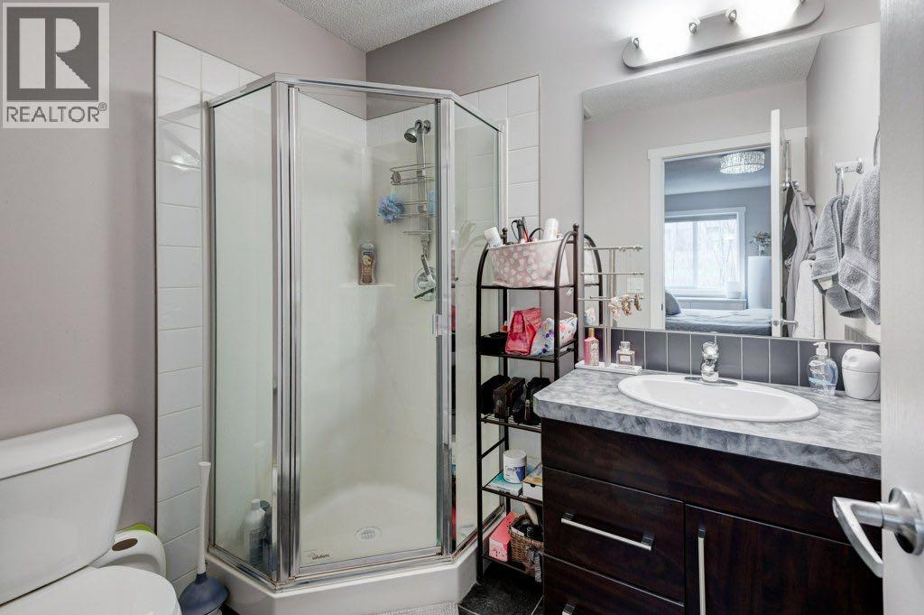 Single Family House for Sale in  Aspen Hills Drive SW Aspen Woods Calgary 