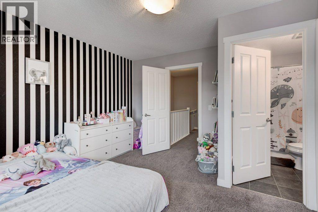 Single Family House for Sale in  Aspen Hills Drive SW Aspen Woods Calgary 