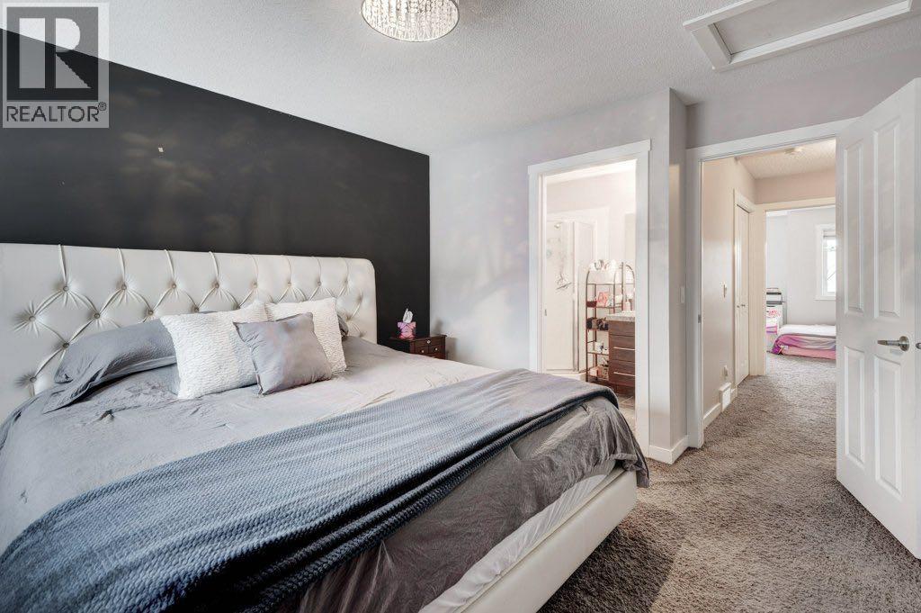 Single Family House for Sale in  Aspen Hills Drive SW Aspen Woods Calgary 