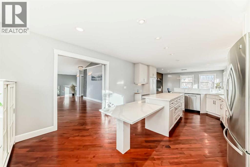 305 Lakeside Greens Crescent - Photo 4 of 30, Chestermere, Alberta