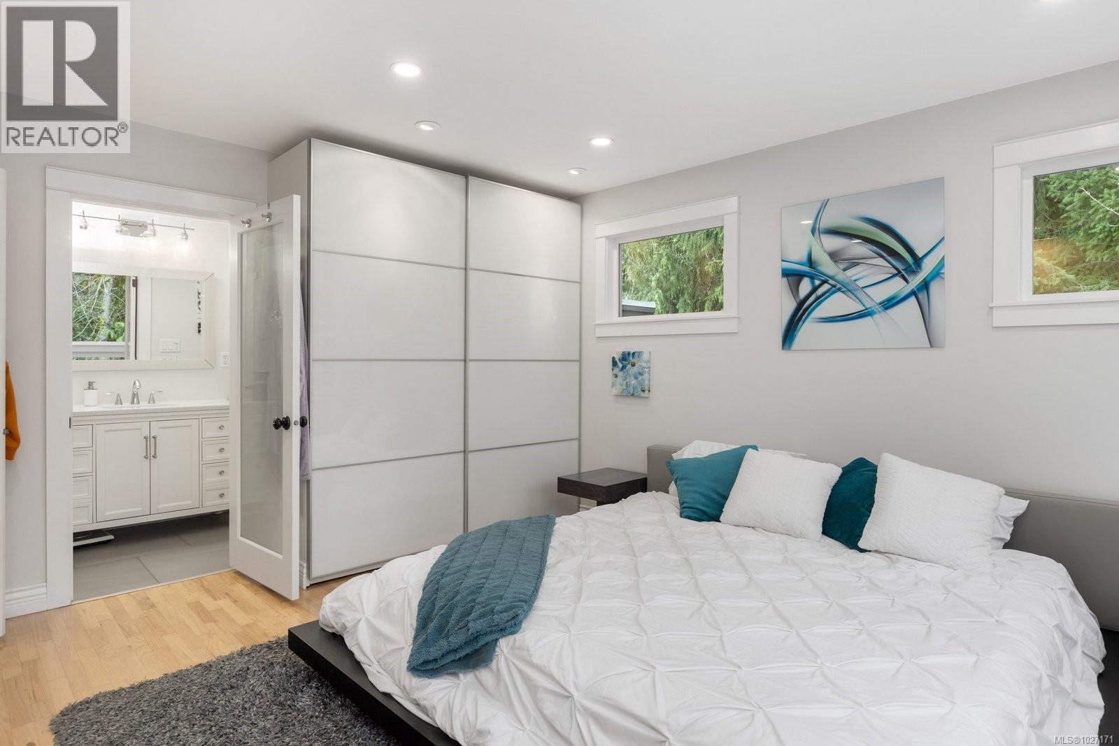  4984 Georgia Park Terrace, Saanich