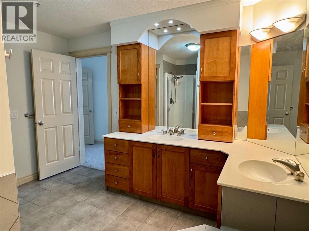 Single Family House for Sale in   Hemlock Crescent SW Spruce Cliff Calgary 