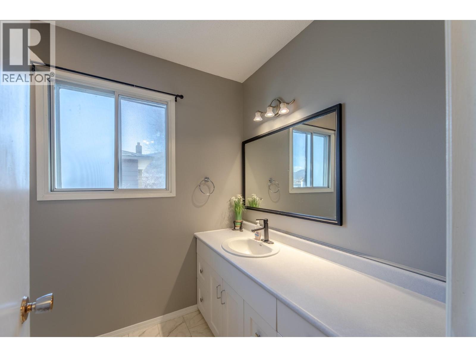 376 Green Avenue W, Penticton