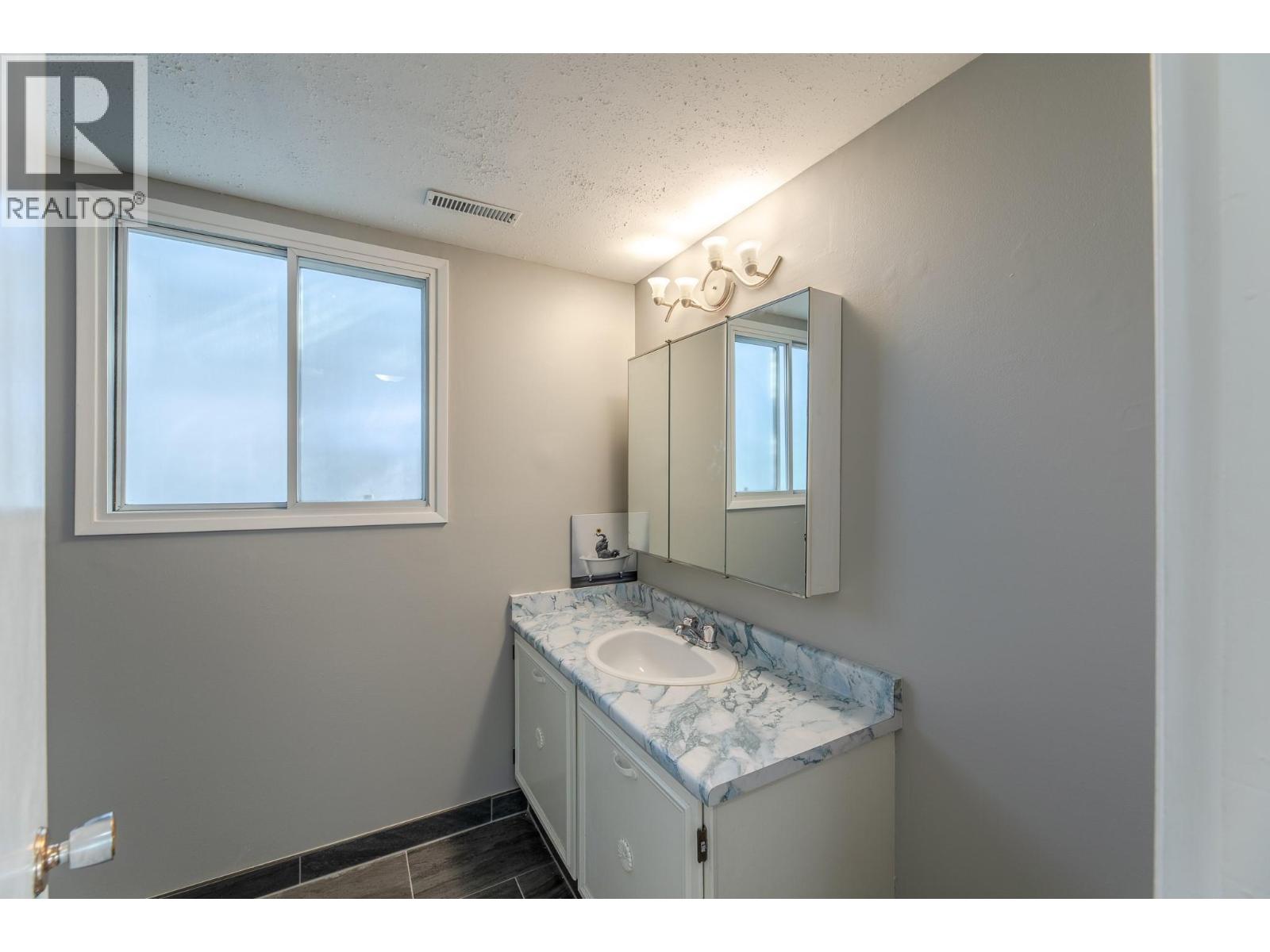 376 Green Avenue W, Penticton