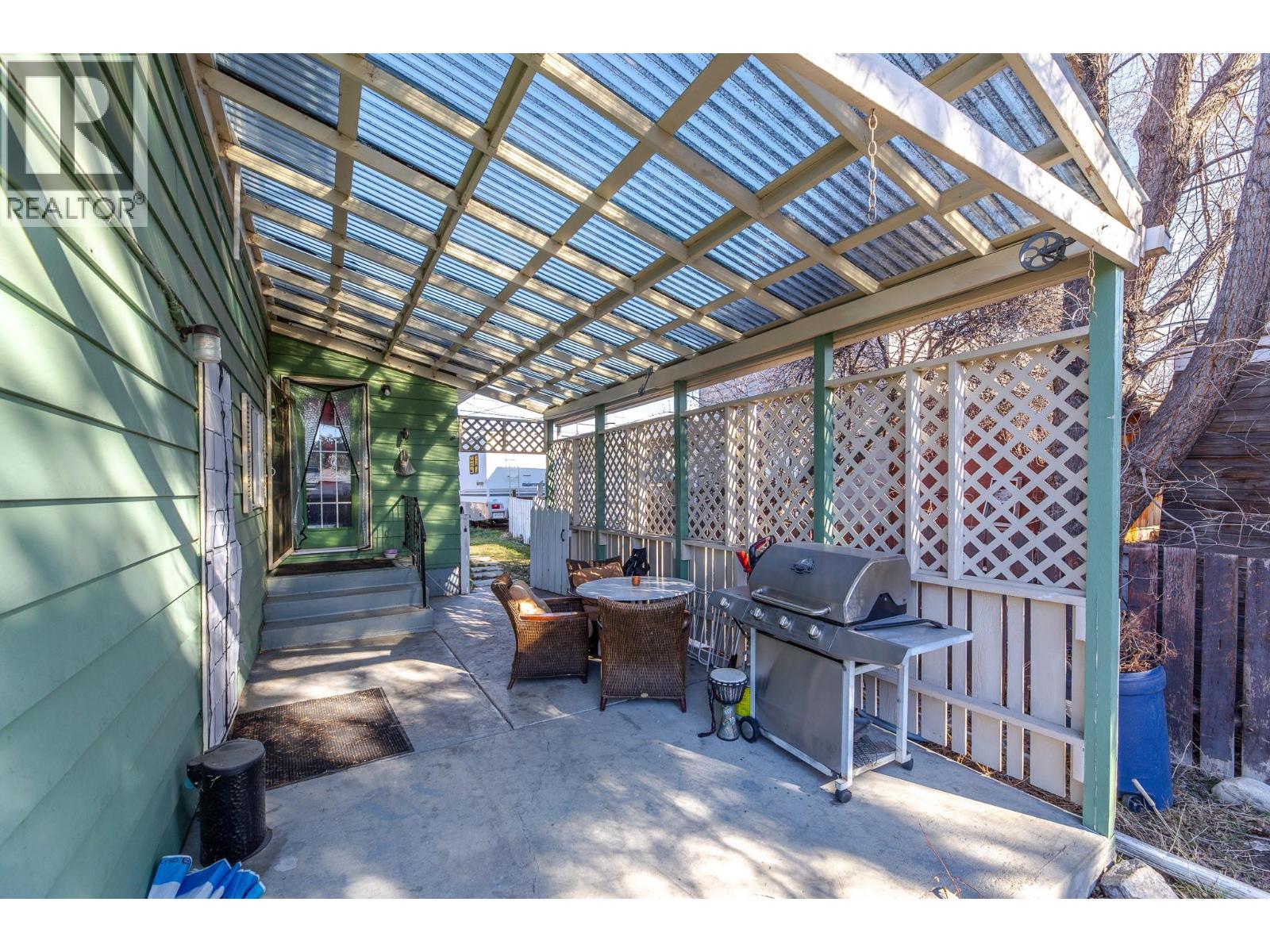 376 Green Avenue W - 38