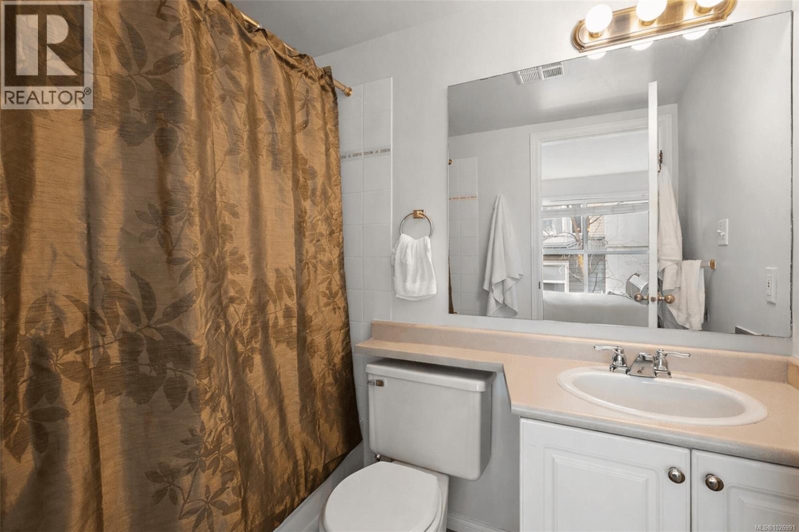 302 1710 Fort Street, Victoria