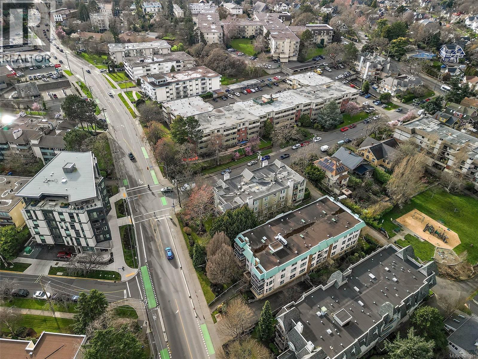 302 1710 Fort Street, Victoria