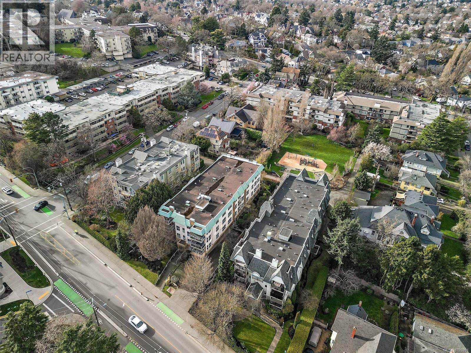 302 1710 Fort Street, Victoria