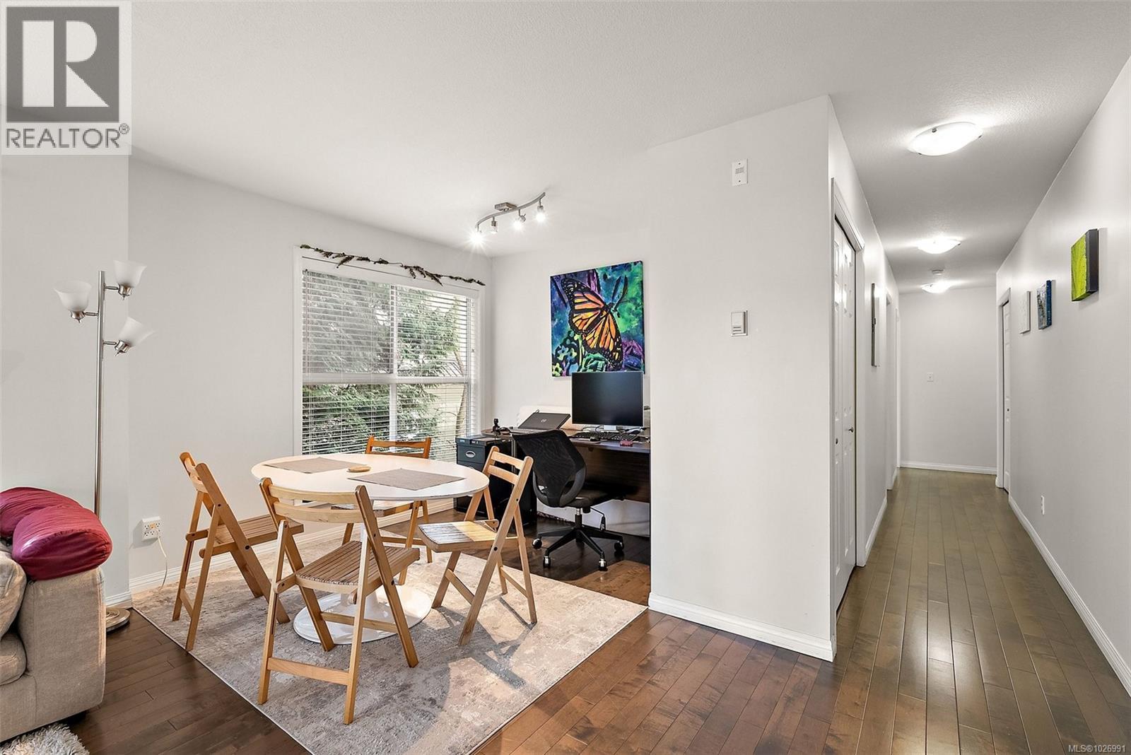 302 1710 Fort Street, Victoria