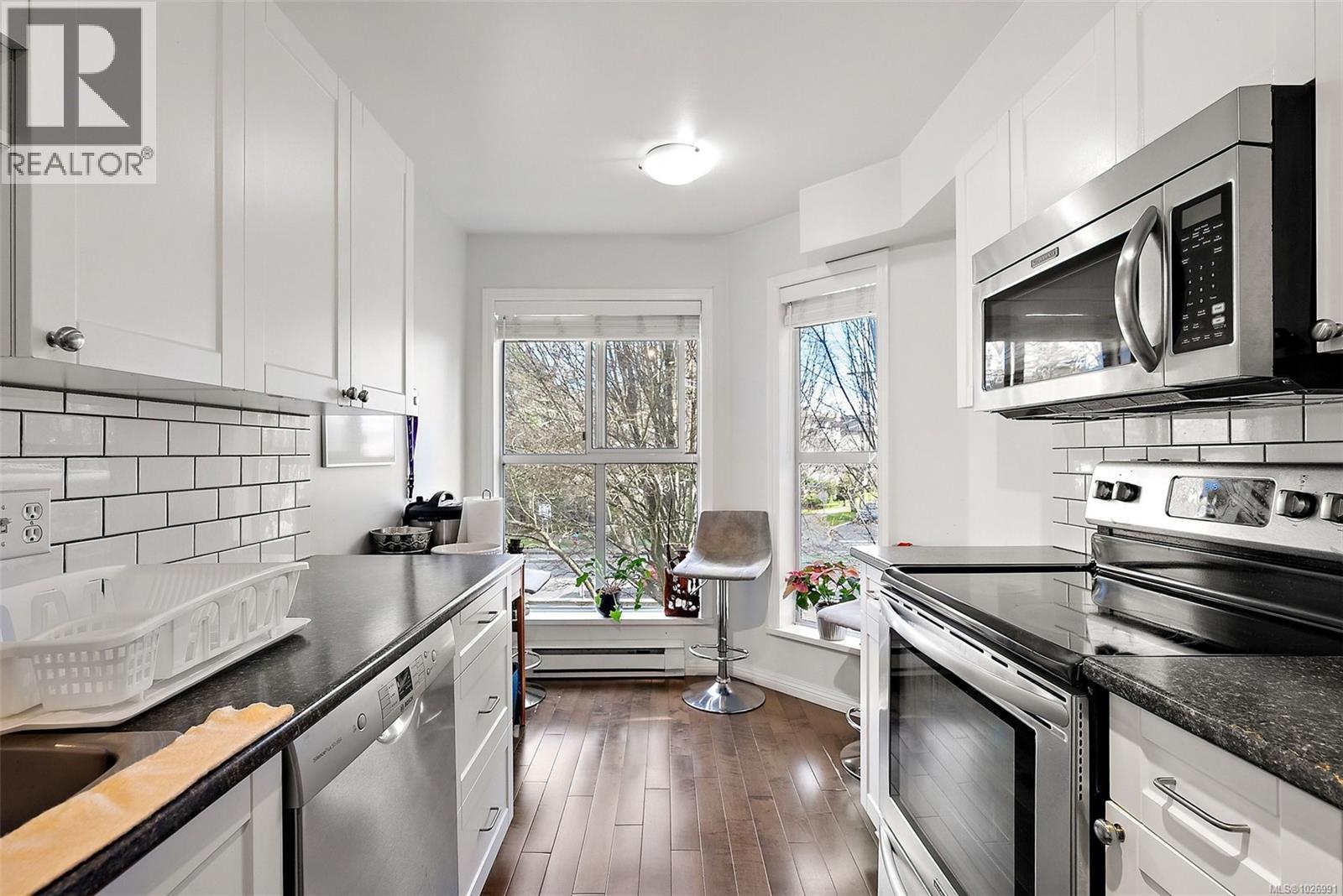 302 1710 Fort Street, Victoria