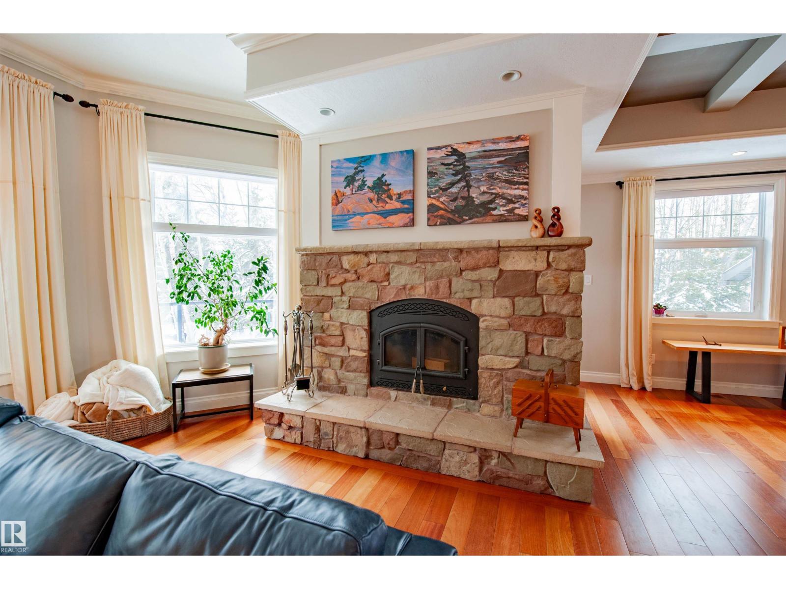 47 RIVER HEIGHTS DR NW - Photo 4 of 75, Edmonton, Alberta