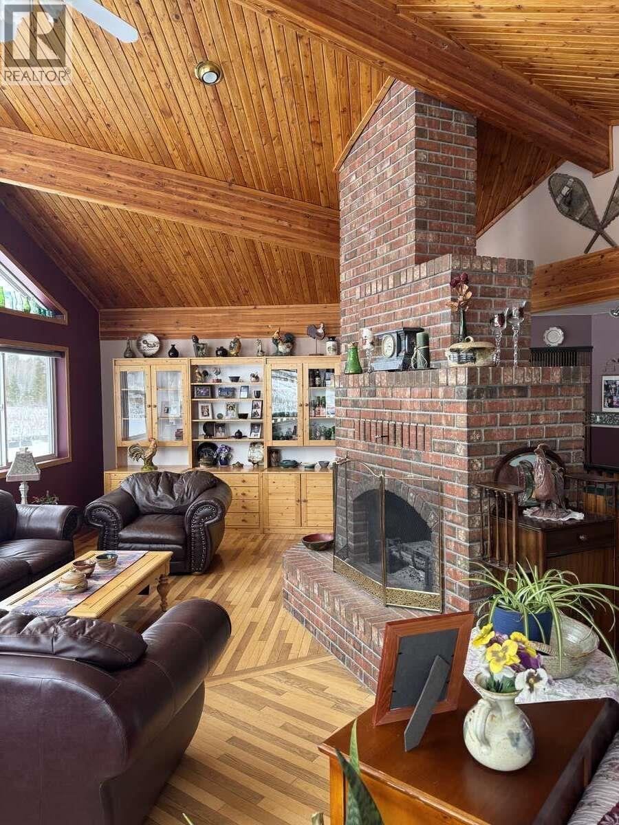 4221 LODGE ROAD, Lac La Hache