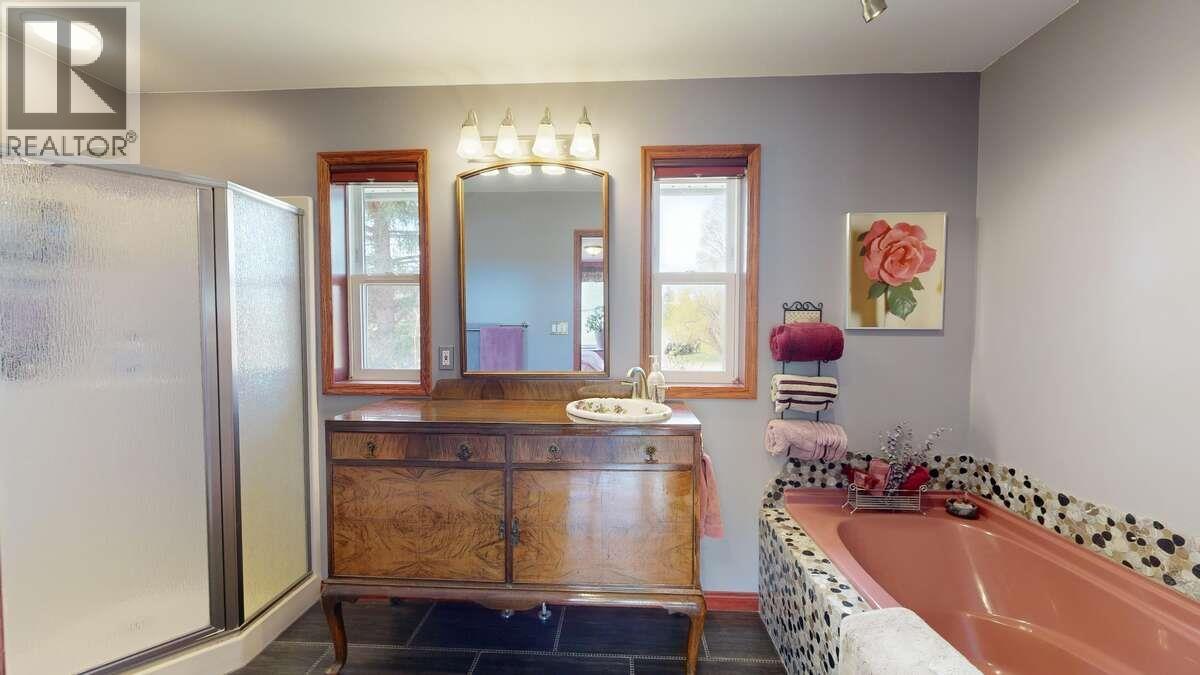 4221 LODGE ROAD, Lac La Hache