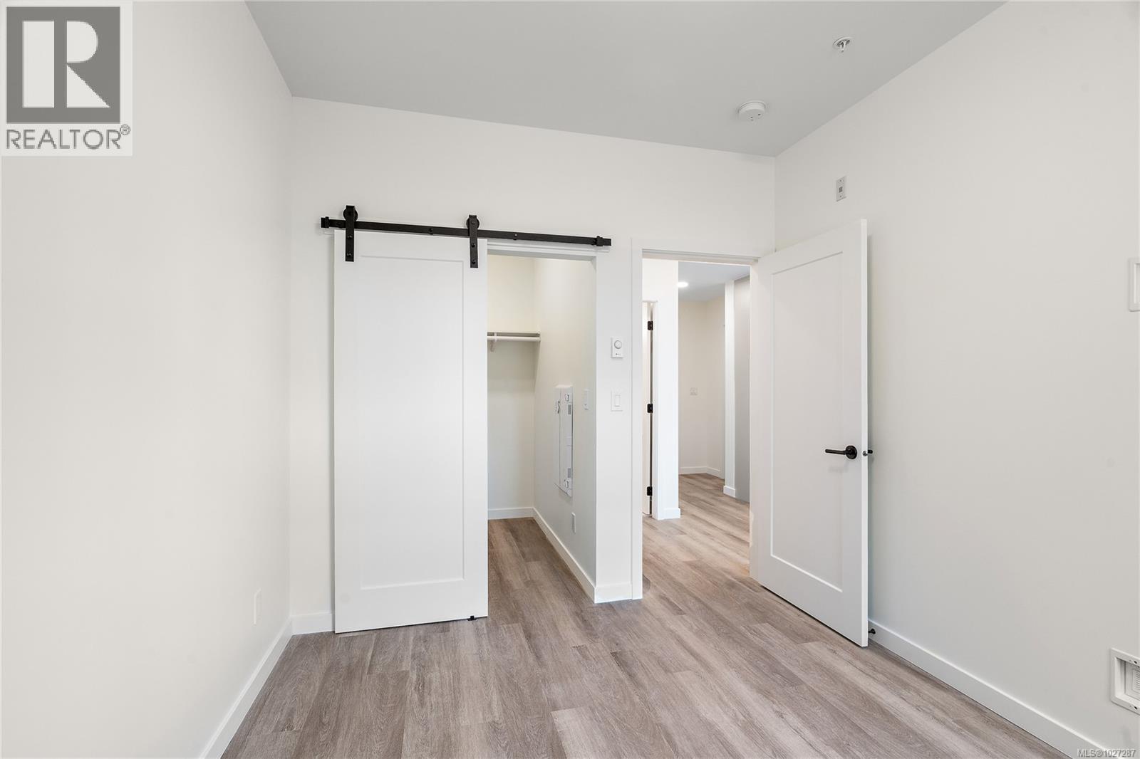 404 1102 Esquimalt Road, Esquimalt