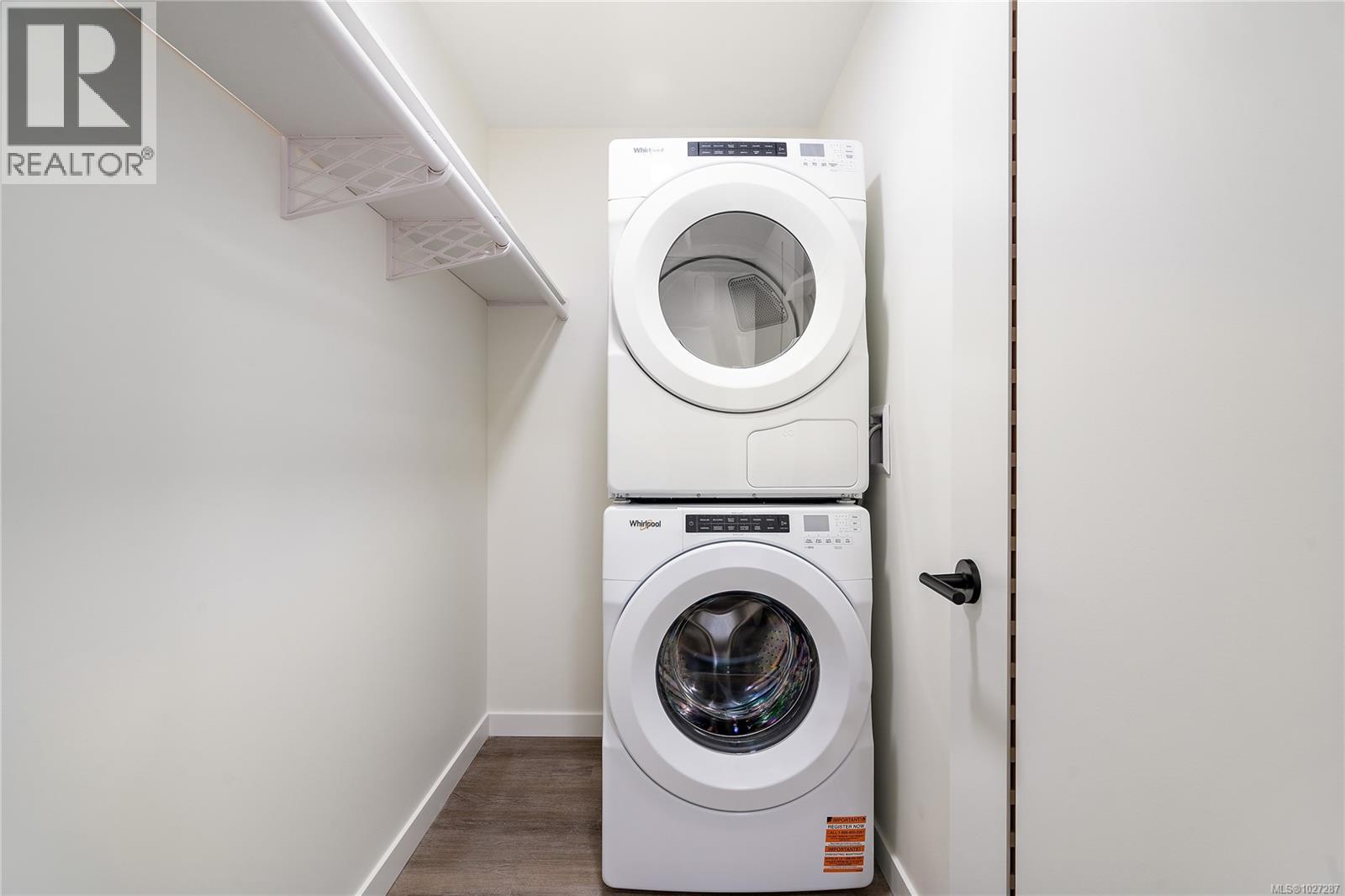 404 1102 Esquimalt Road, Esquimalt