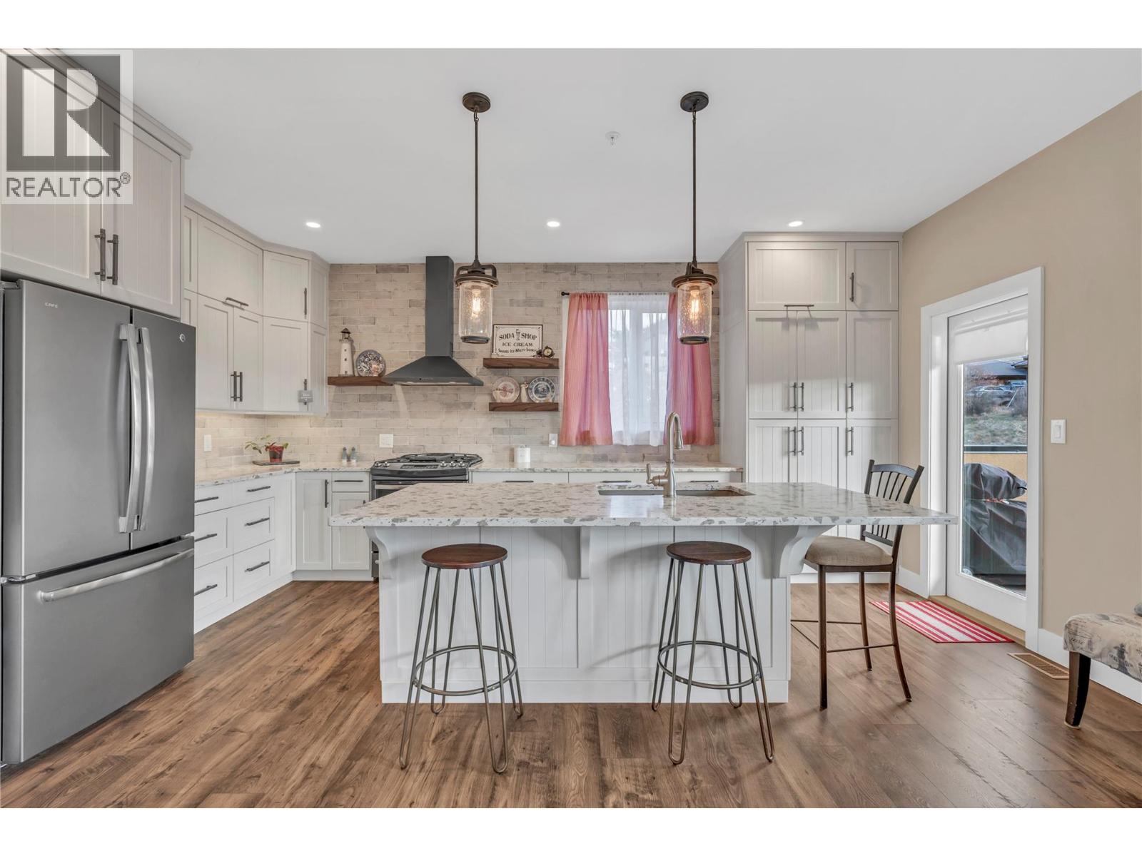 #3 6709 Victoria Road - 3