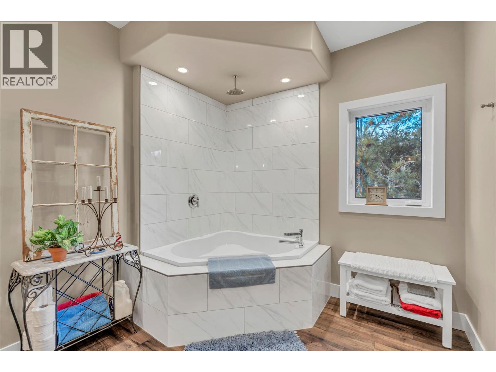 6709 Victoria Road Unit# 3, Summerland