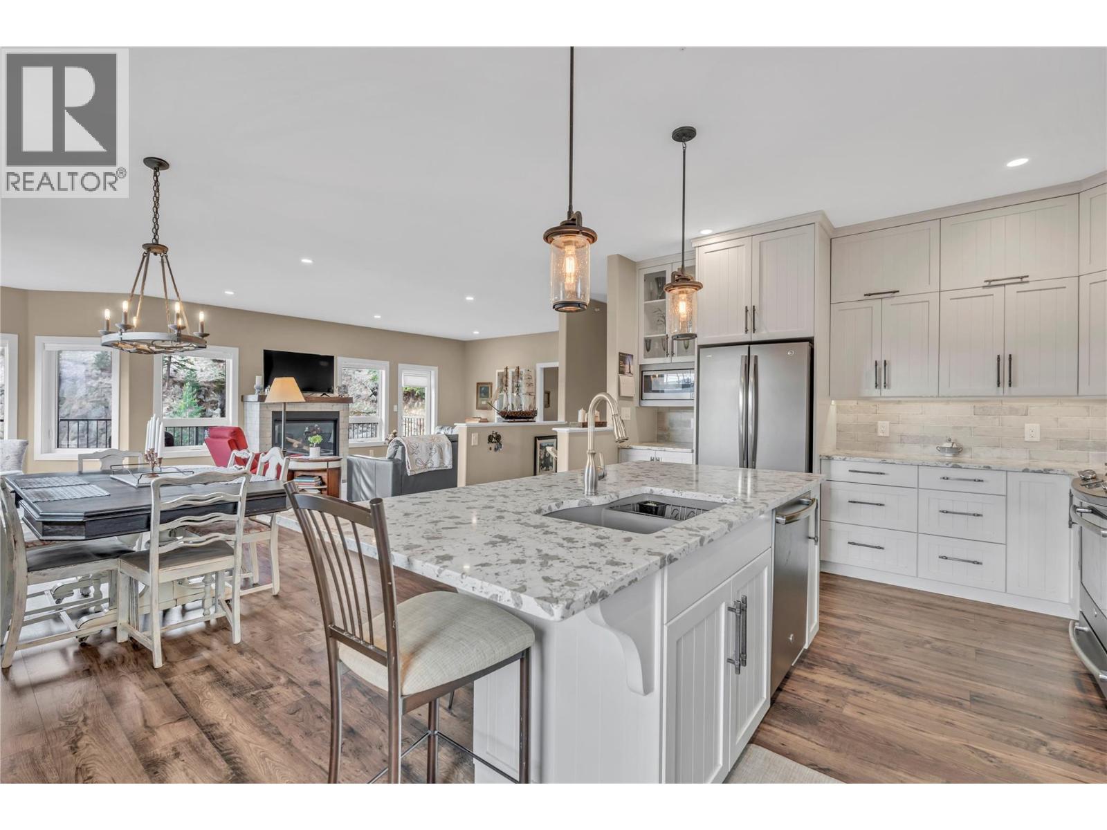 #3 6709 Victoria Road - 4