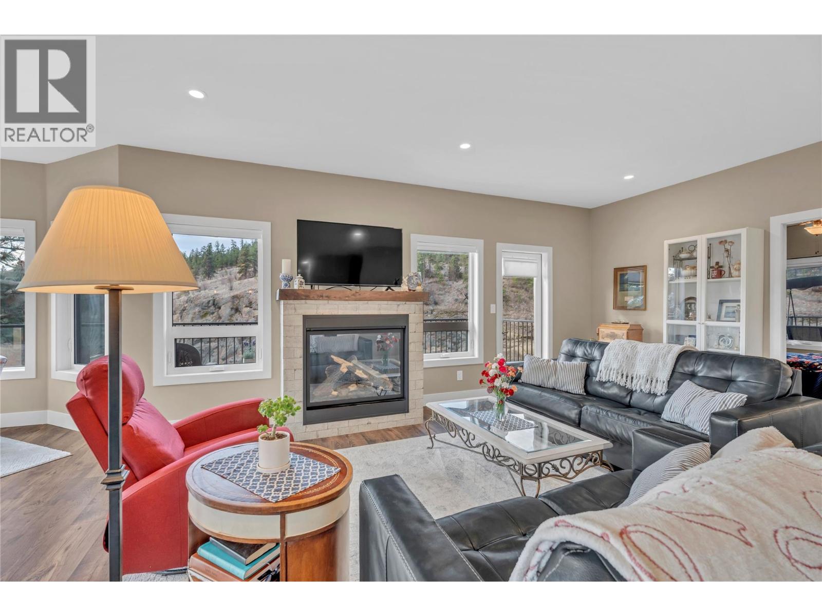 #3 6709 Victoria Road - 10