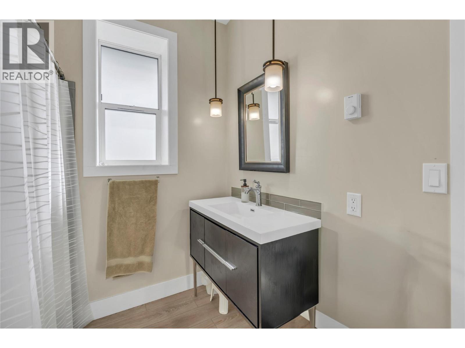 #3 6709 Victoria Road - 33