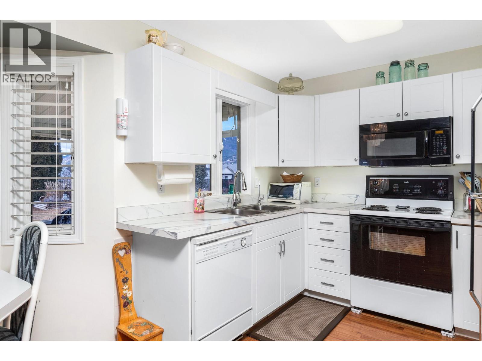 833 8 Avenue, Vernon