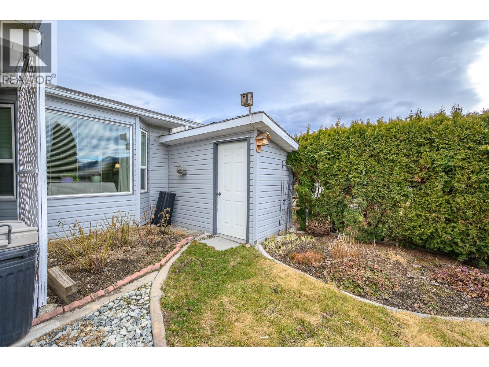 833 8 Avenue, Vernon