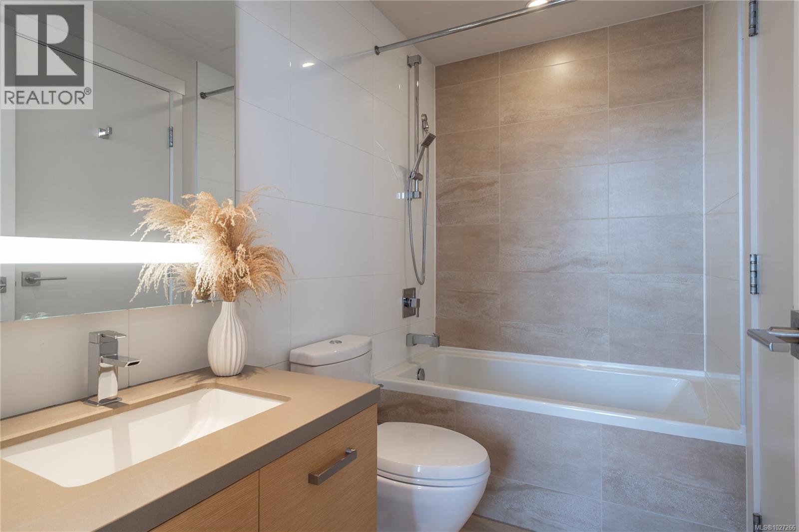 1705 83 Saghalie Road, Victoria