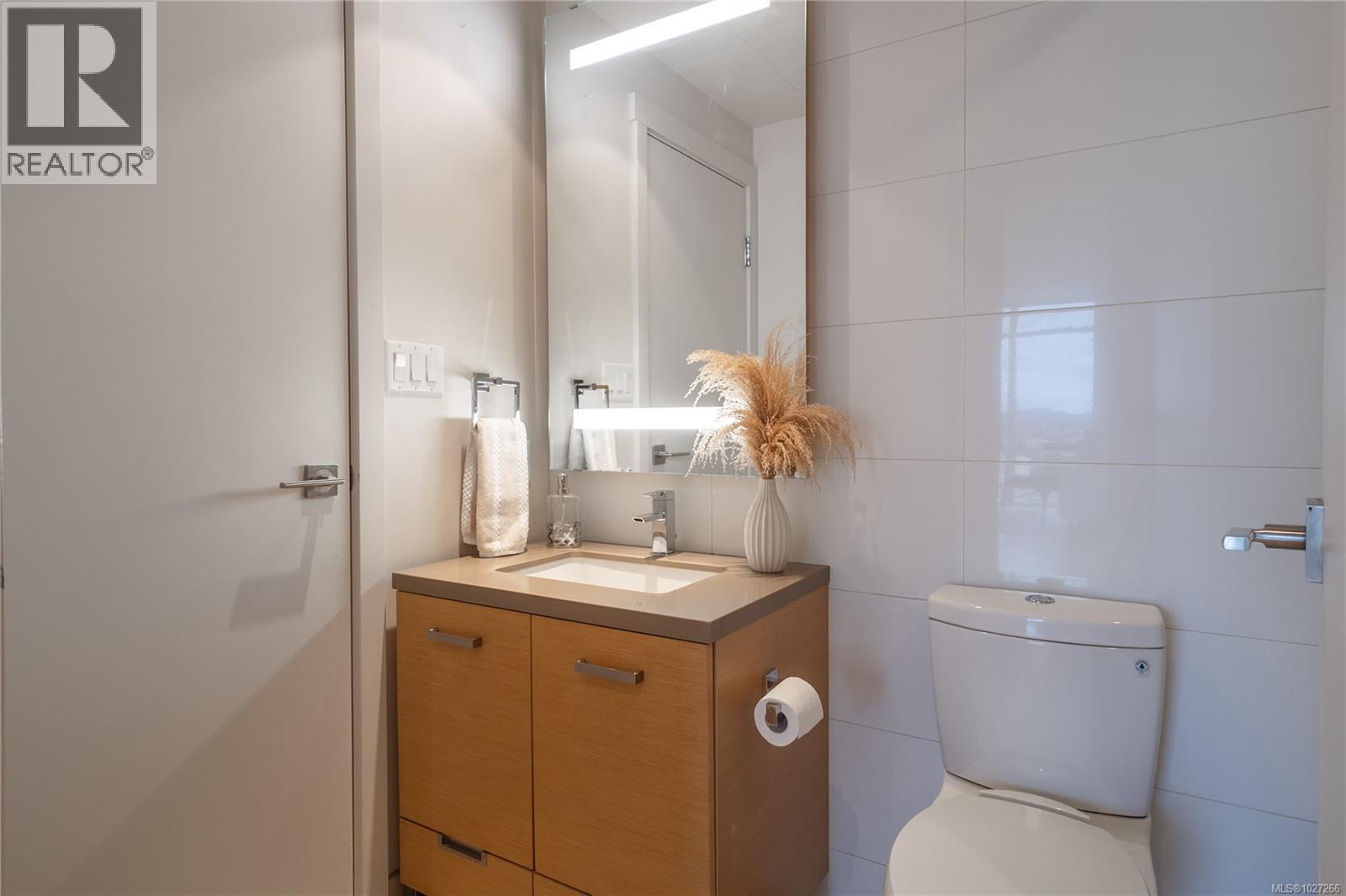 1705 83 Saghalie Road, Victoria