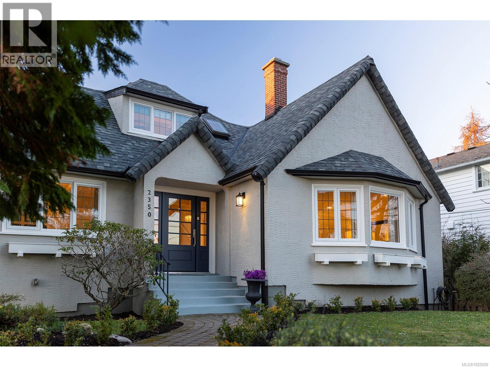  2350 Nottingham Road, Oak Bay