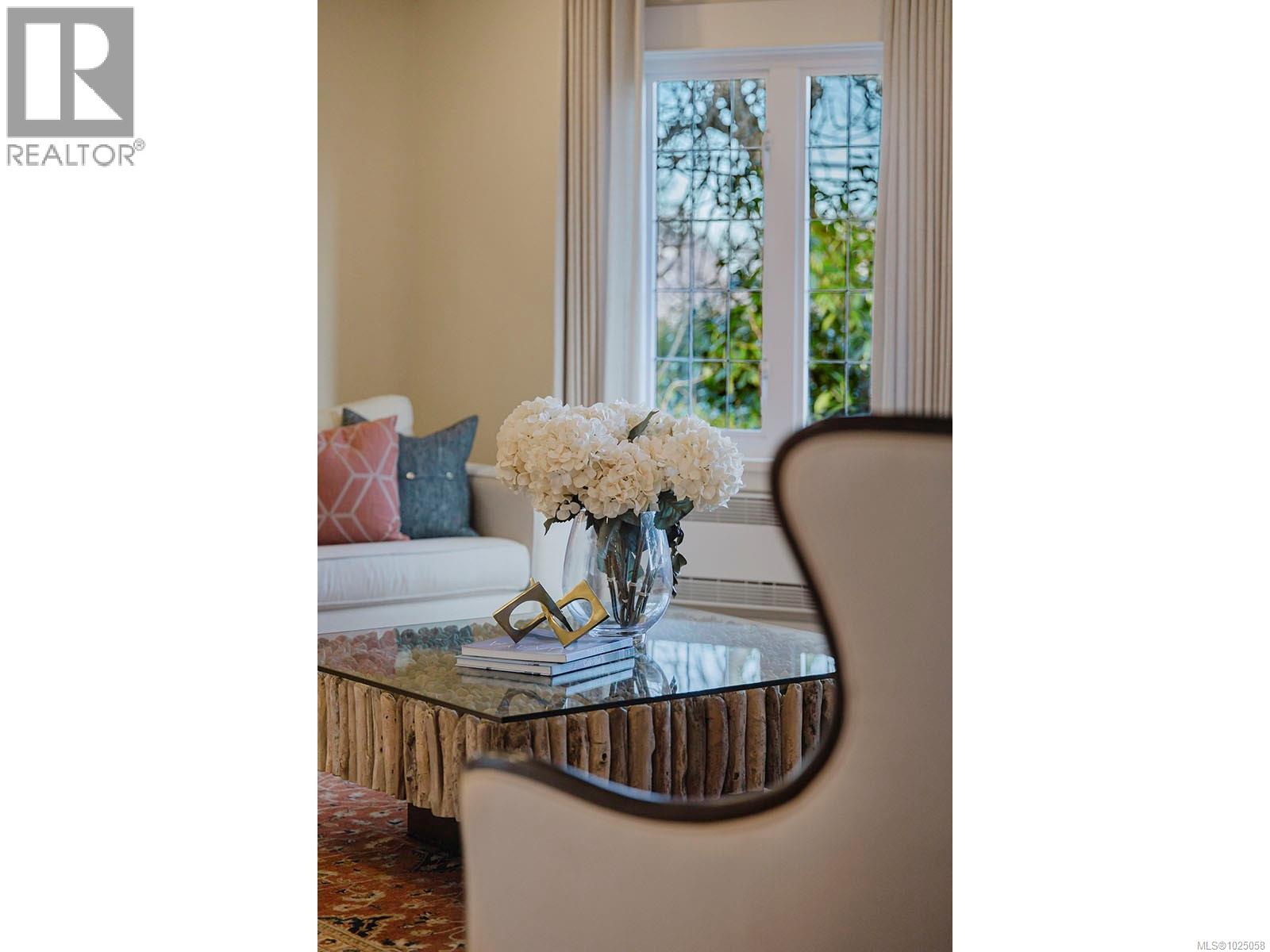  2350 Nottingham Road, Oak Bay