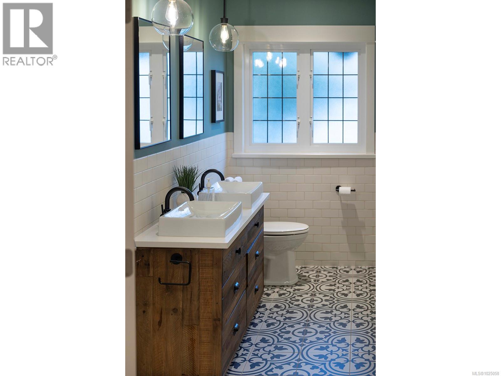  2350 Nottingham Road, Oak Bay