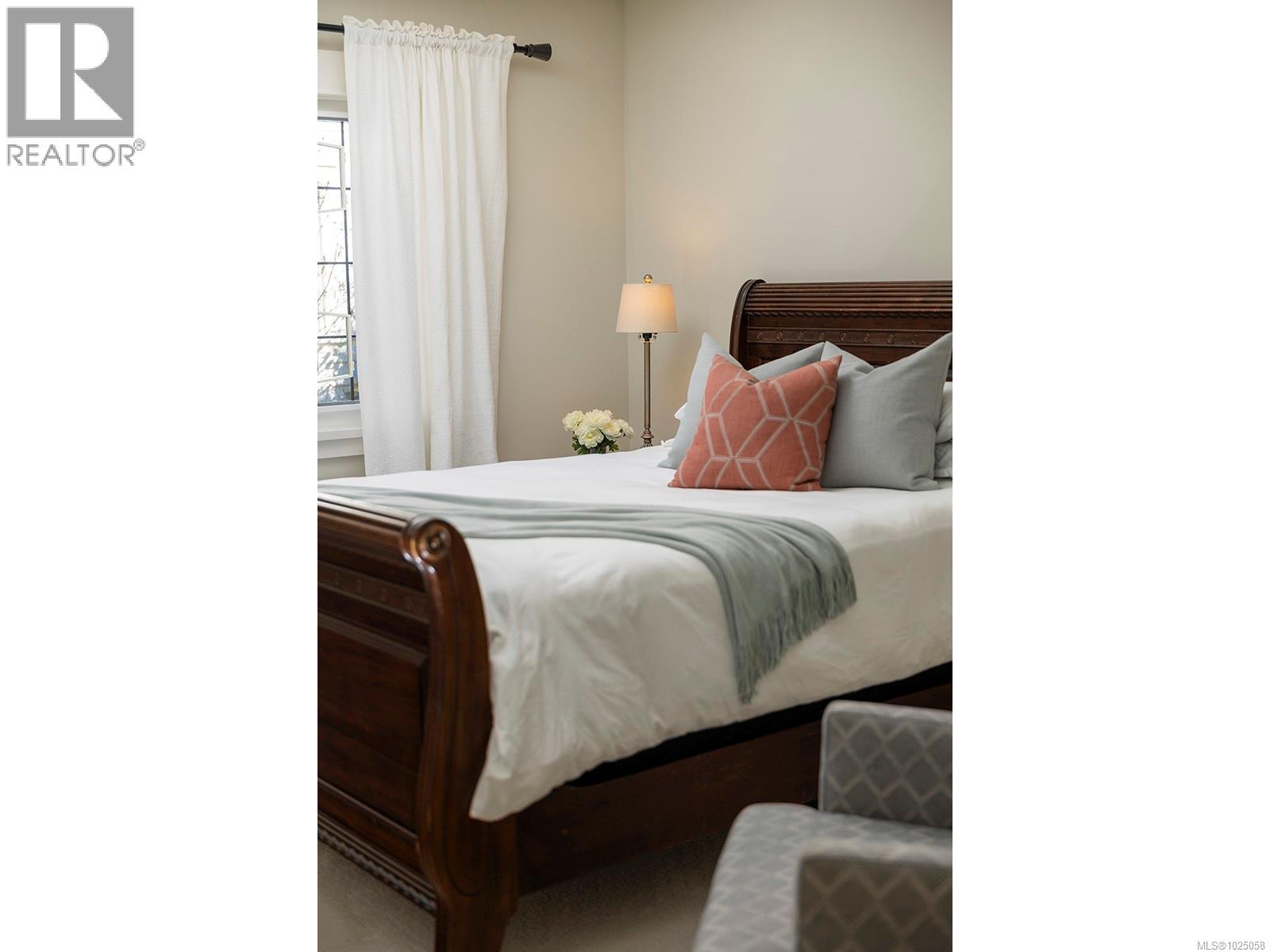  2350 Nottingham Road, Oak Bay