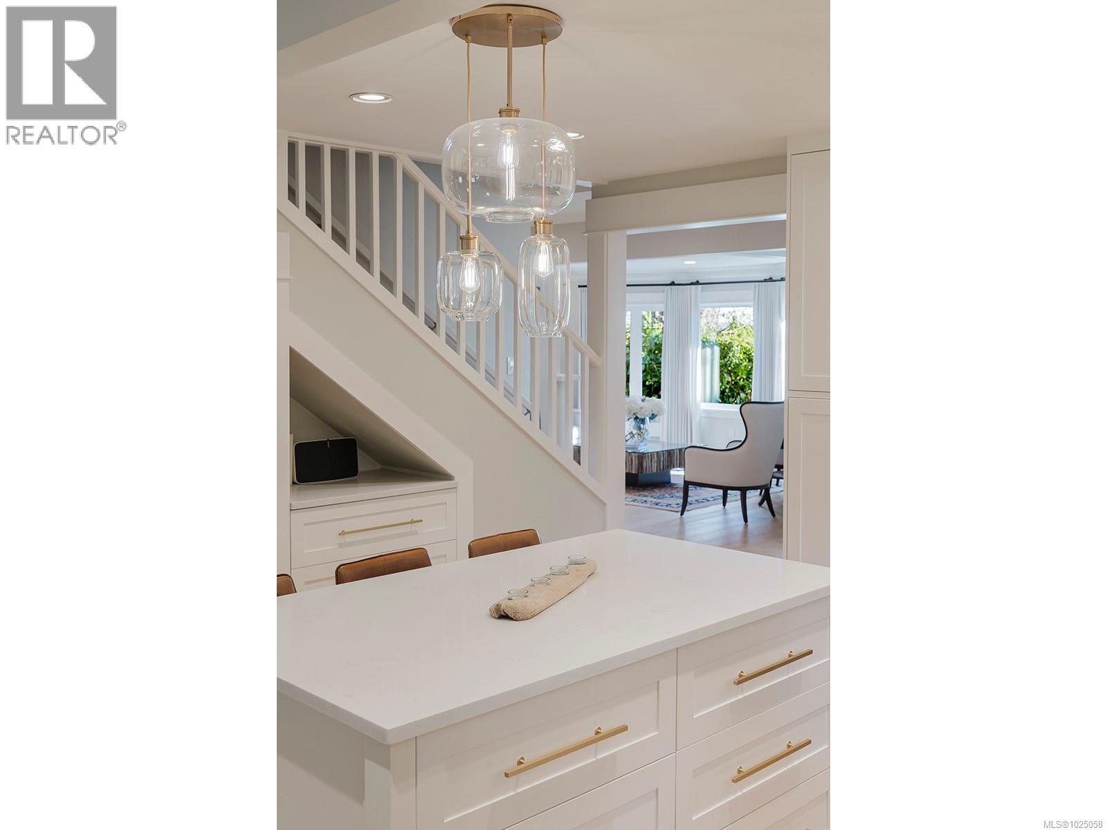  2350 Nottingham Road, Oak Bay