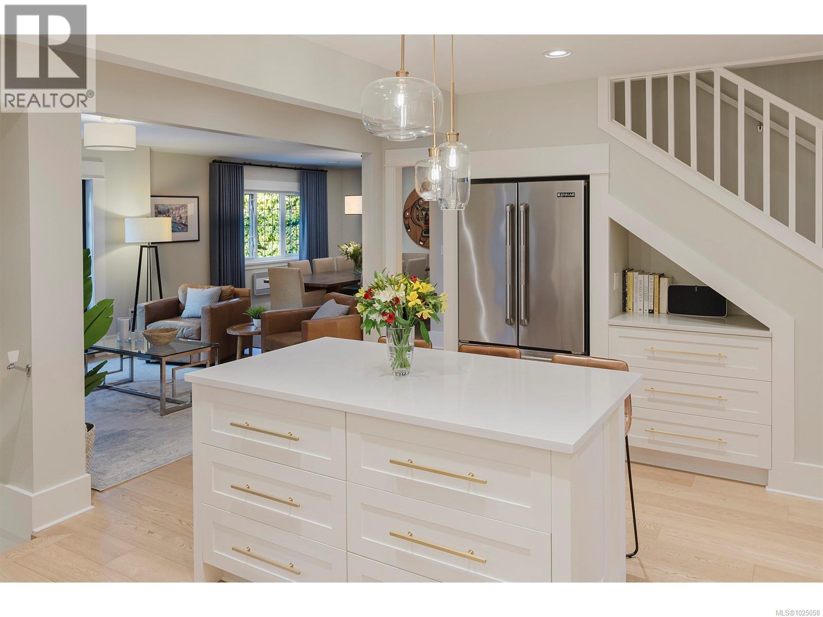  2350 Nottingham Road, Oak Bay