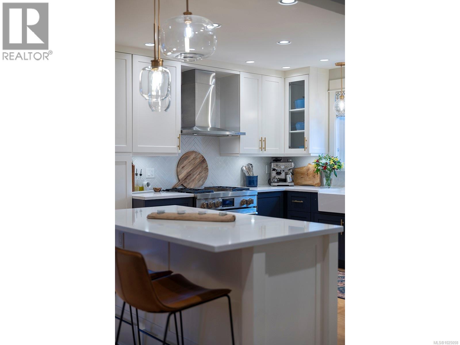  2350 Nottingham Road, Oak Bay