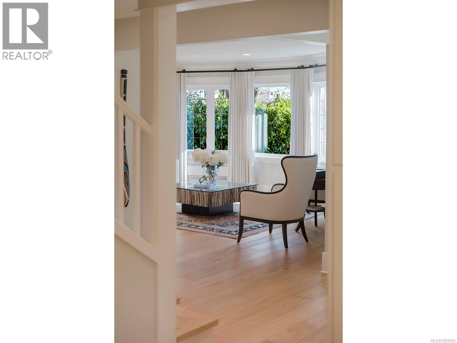  2350 Nottingham Road, Oak Bay