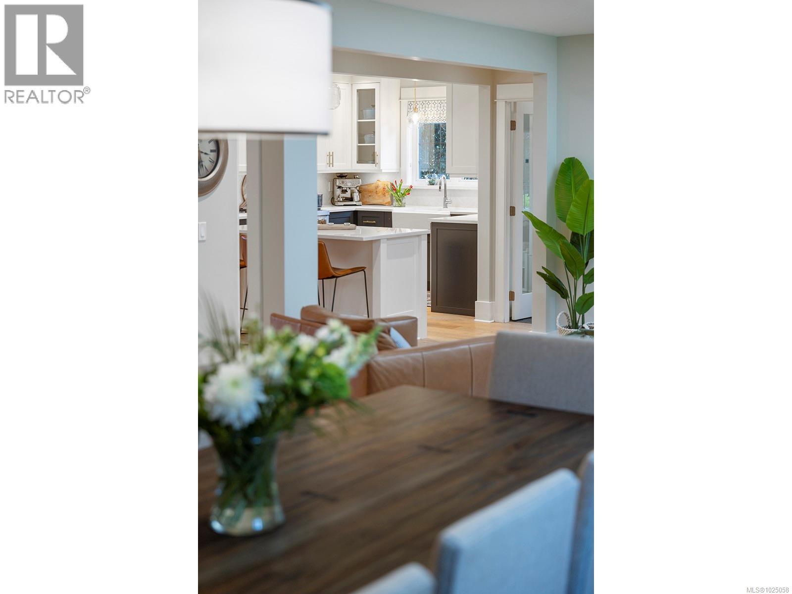  2350 Nottingham Road, Oak Bay