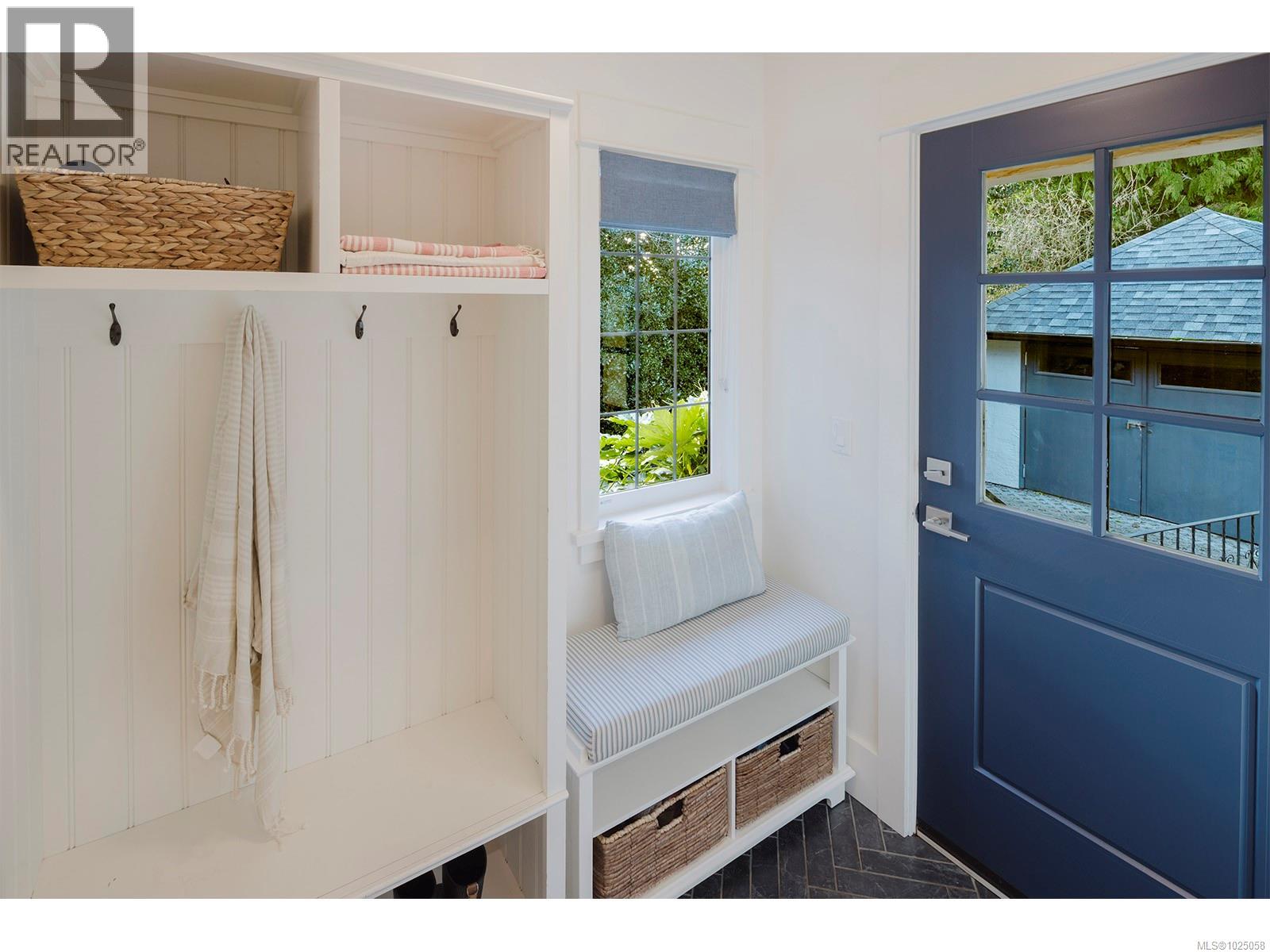  2350 Nottingham Road, Oak Bay