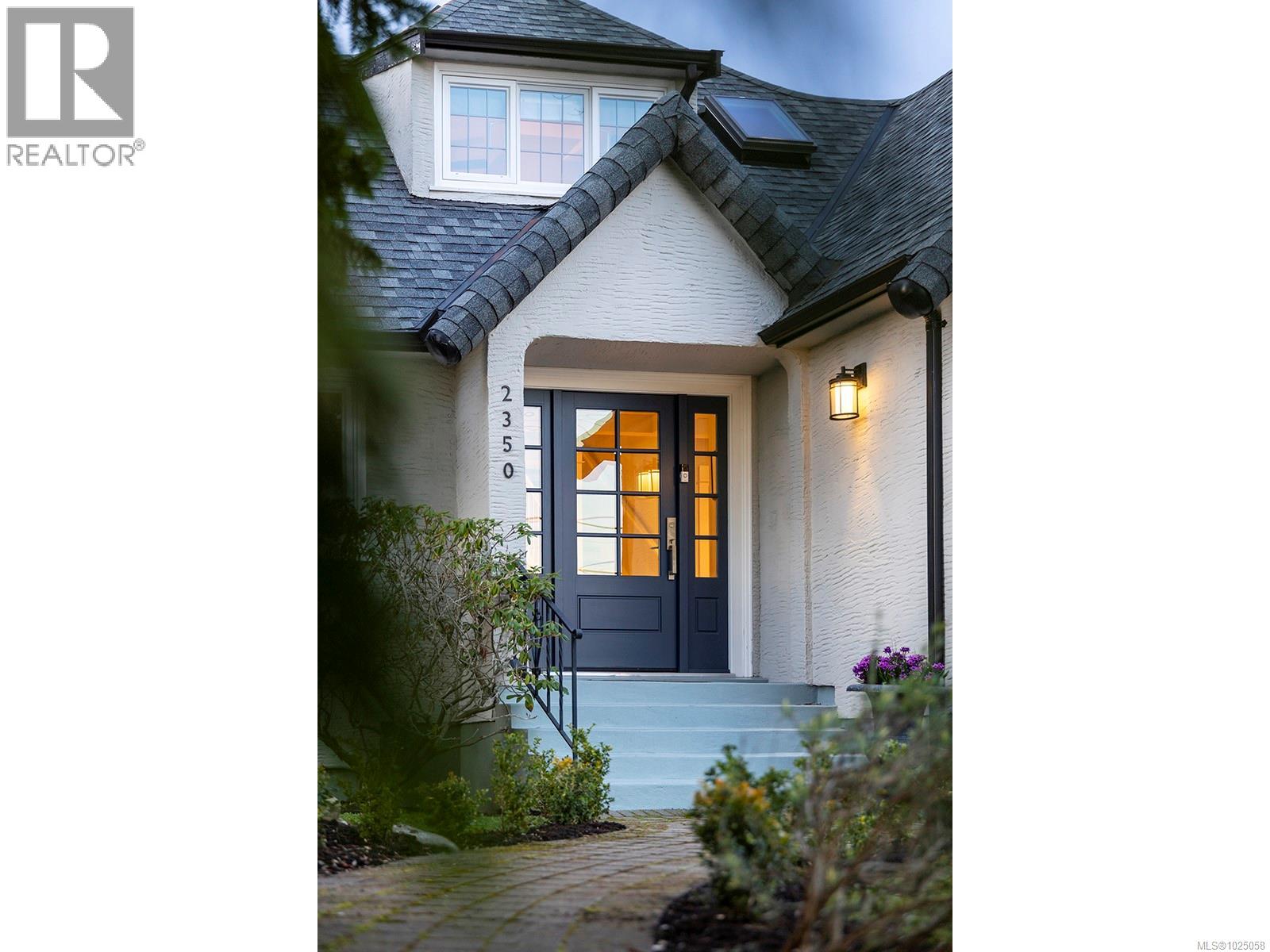  2350 Nottingham Road, Oak Bay