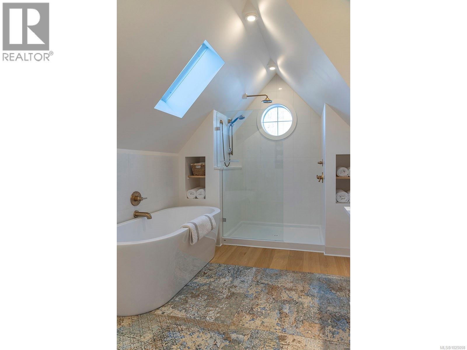  2350 Nottingham Road, Oak Bay