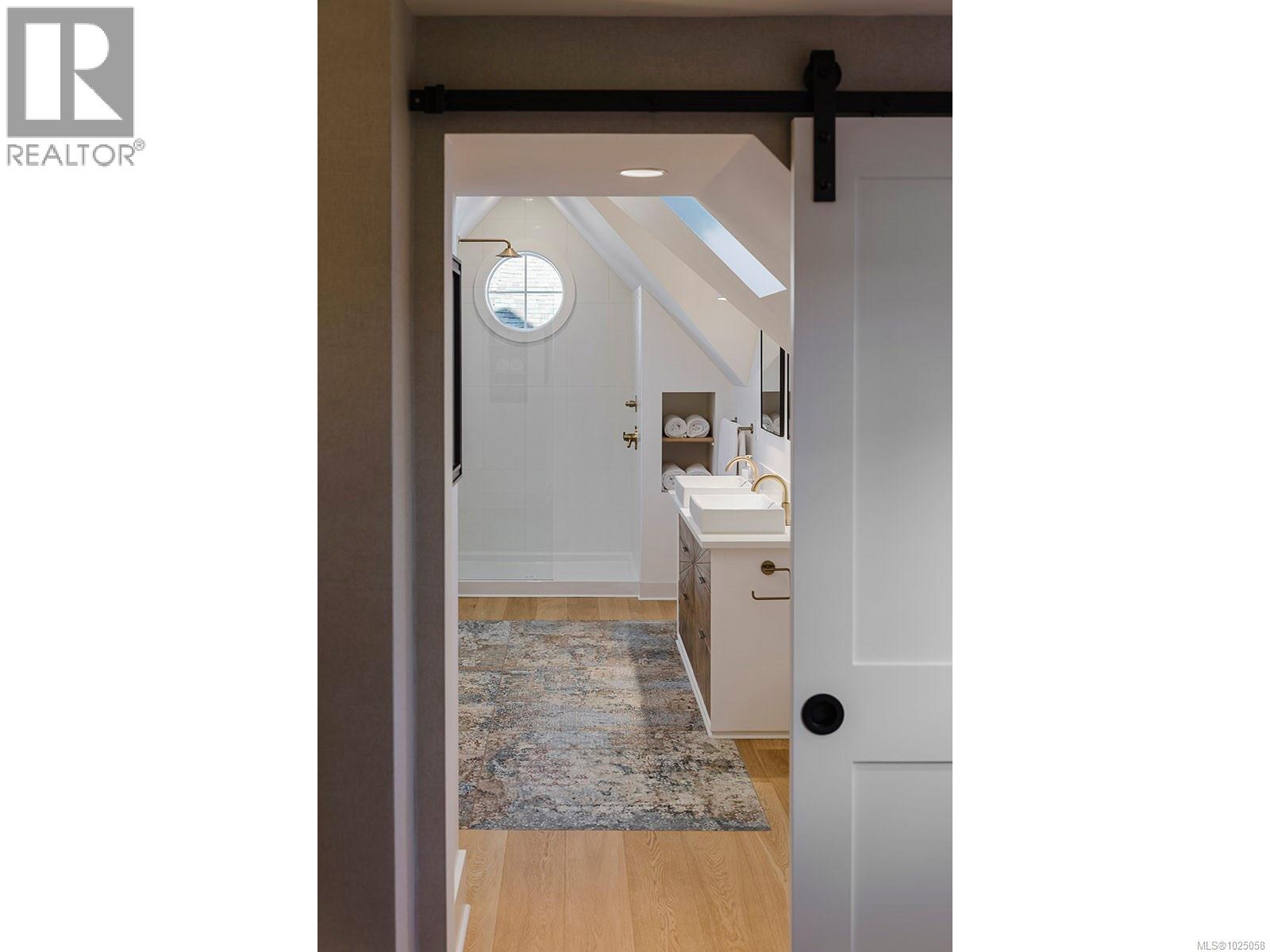  2350 Nottingham Road, Oak Bay