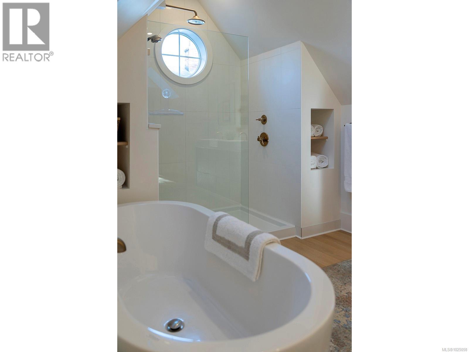  2350 Nottingham Road, Oak Bay