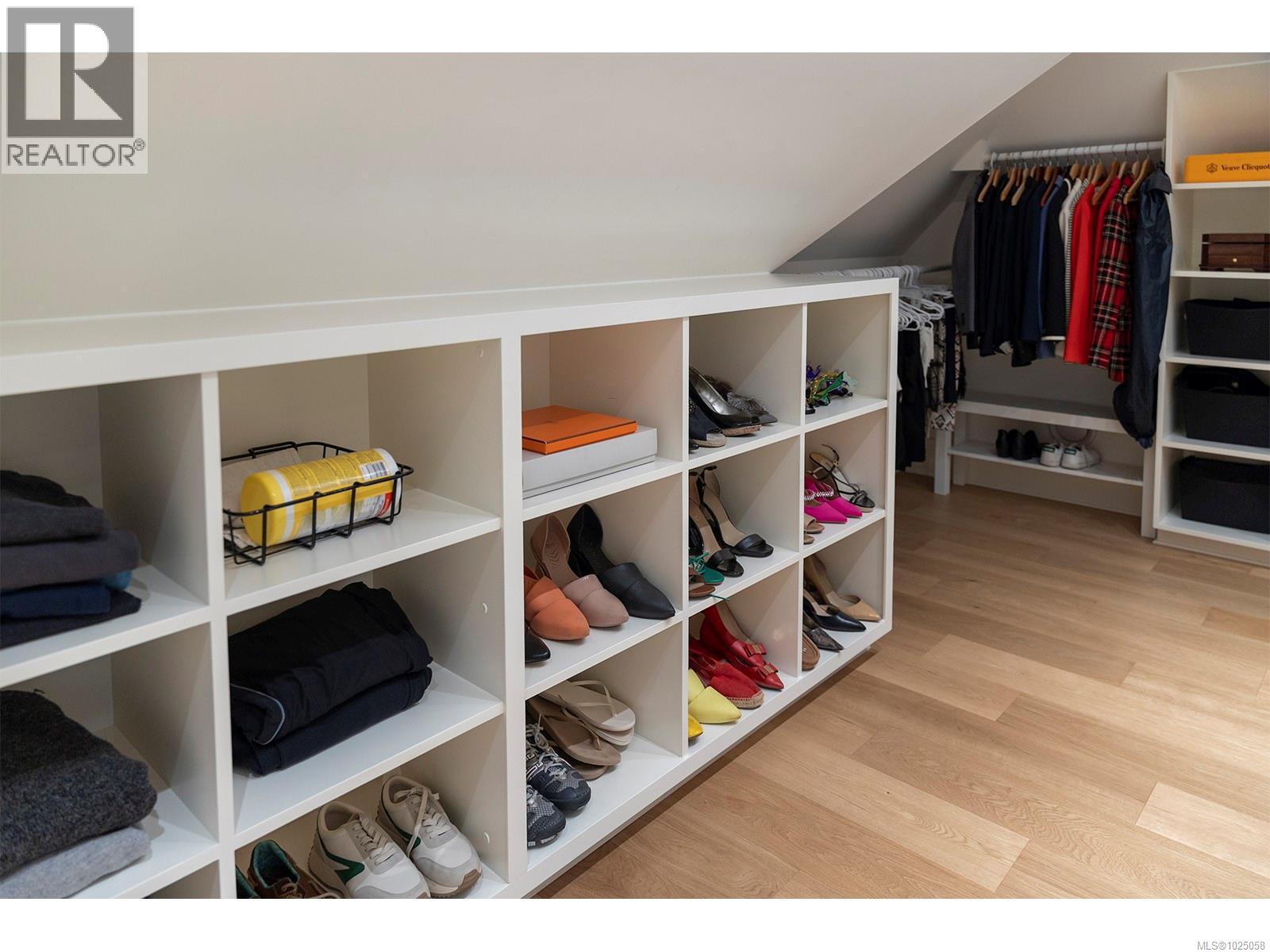  2350 Nottingham Road, Oak Bay